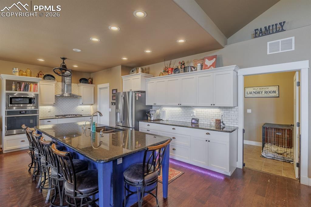 Image 8 of 49: Granite in the kitchen and bathrooms all match!