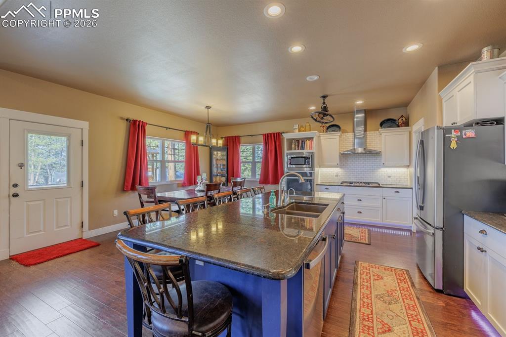 Image 9 of 49: Kitchen