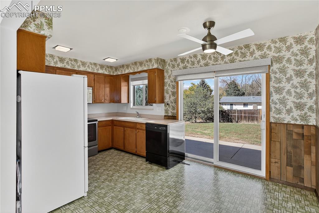 Image 12 of 42: Kitchen