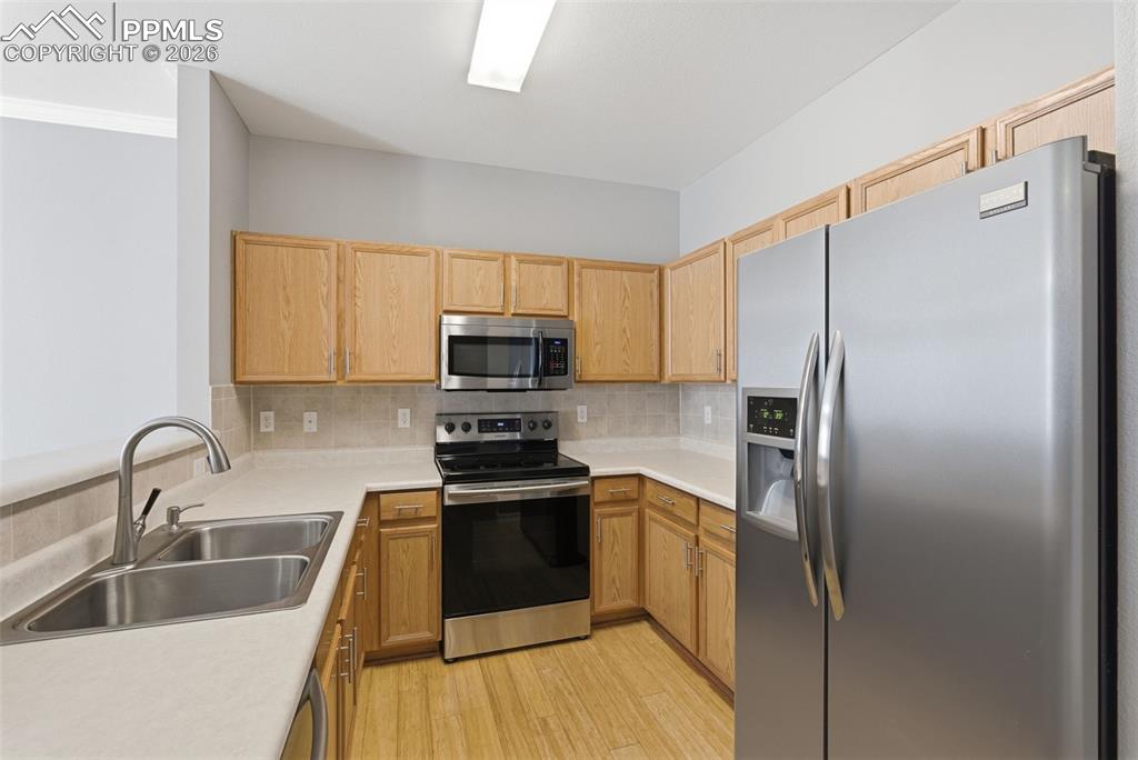 Image 11 of 41: Kitchen