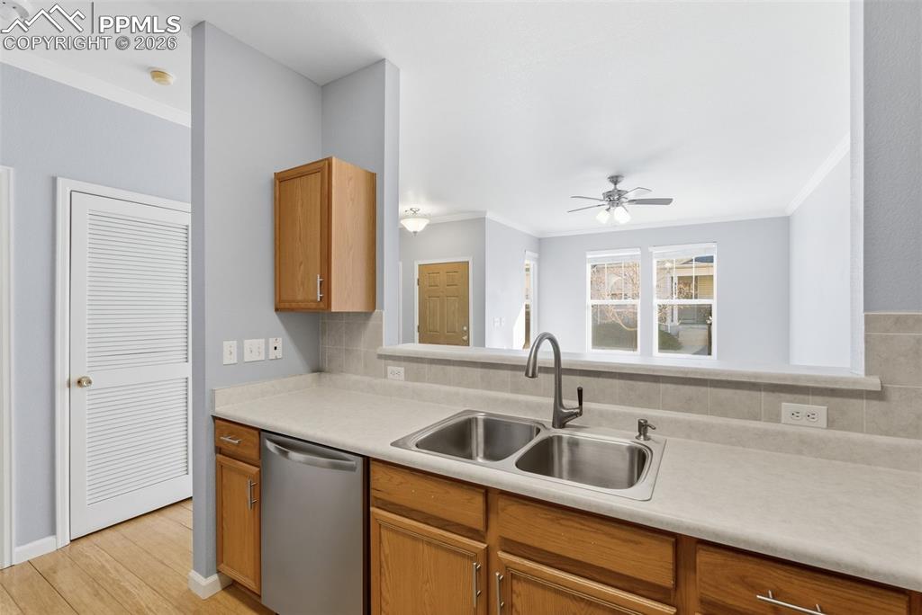 Image 12 of 41: Kitchen