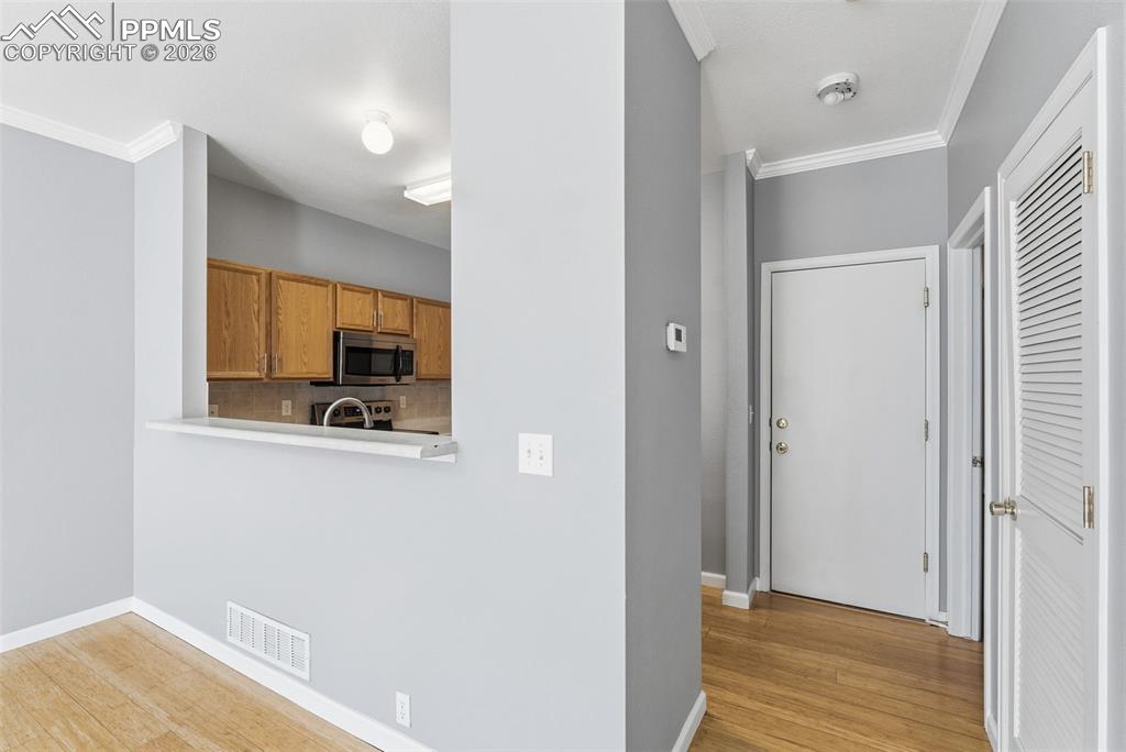 Image 8 of 41: Breakfast Area