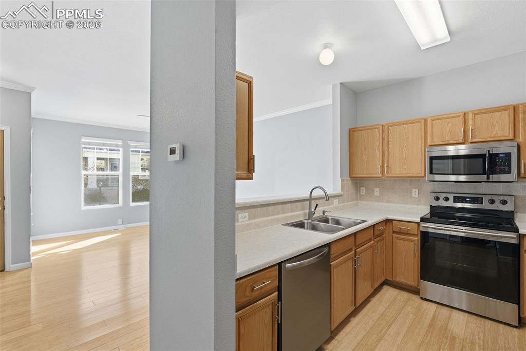 Image 9 of 41: Kitchen