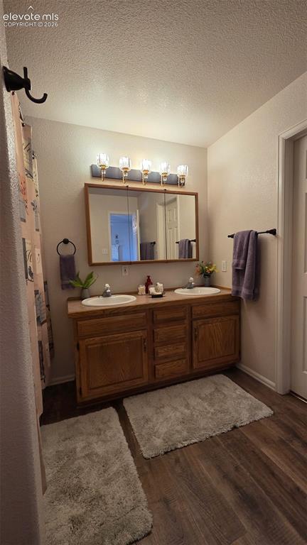 Image 12 of 30: Bathroom