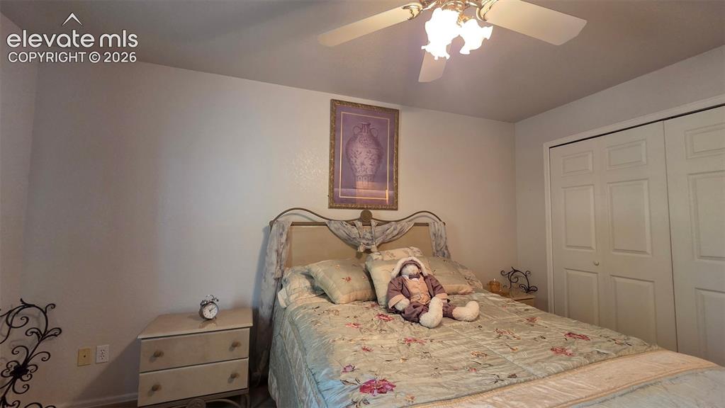 Image 14 of 30: Bedroom