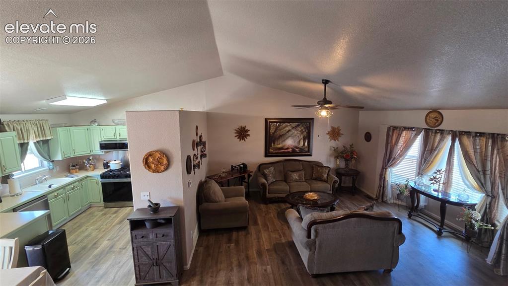 Image 18 of 30: Living Room