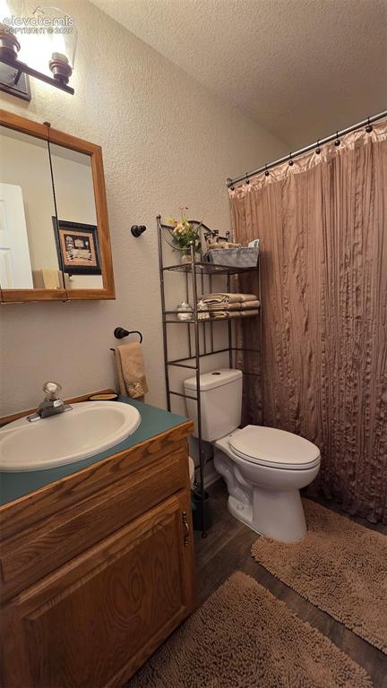 Image 24 of 30: Bathroom
