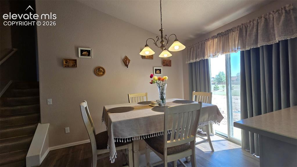 Image 7 of 30: Dining Area