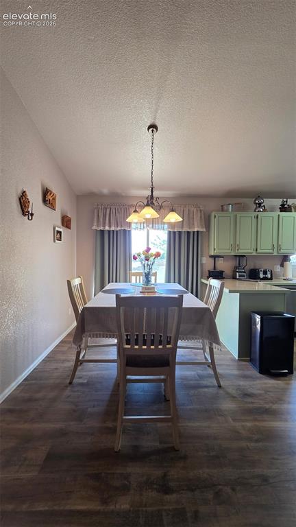 Image 8 of 30: Dining Area