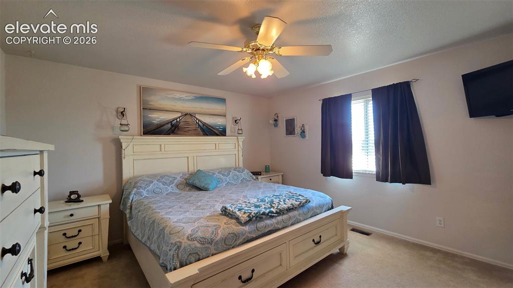 Image 9 of 30: Bedroom
