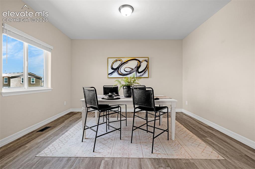 Image 14 of 48: Dining Area