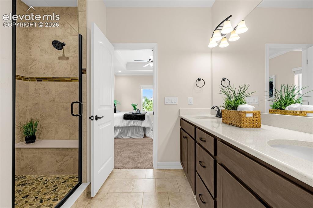 Image 18 of 48: Bathroom