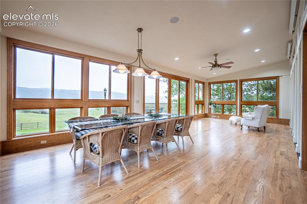 Image 12 of 28: Dining Area