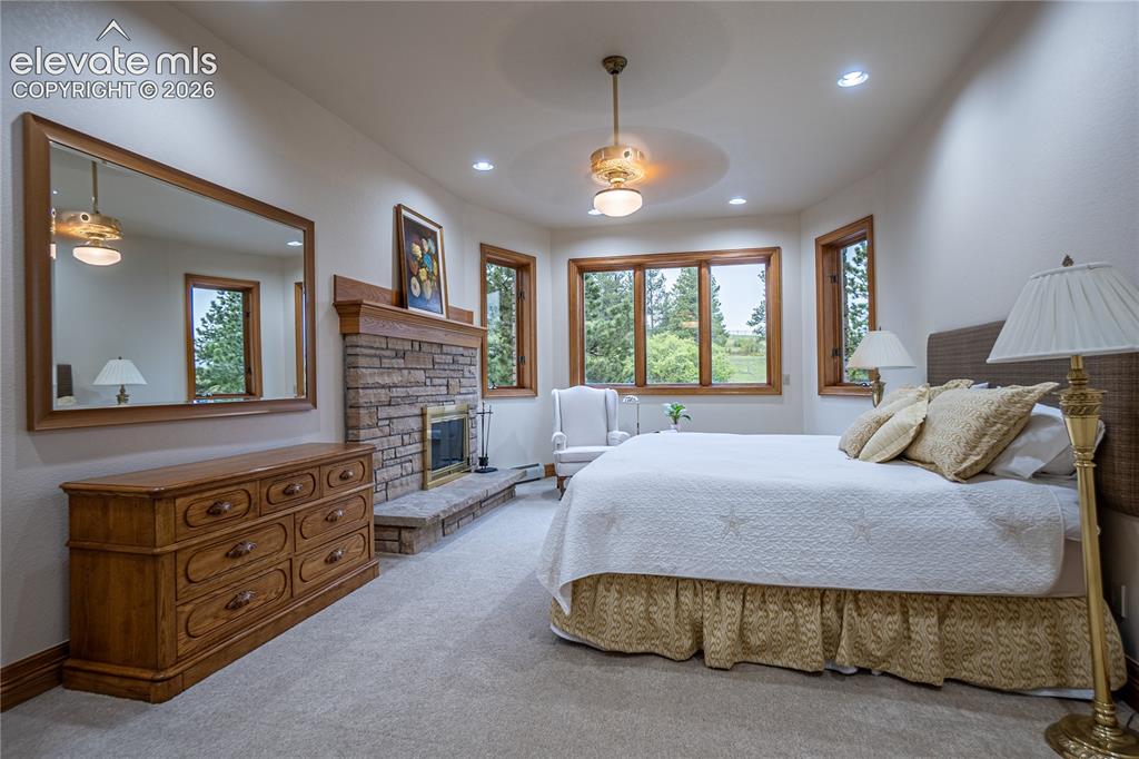 Image 15 of 28: Bedroom