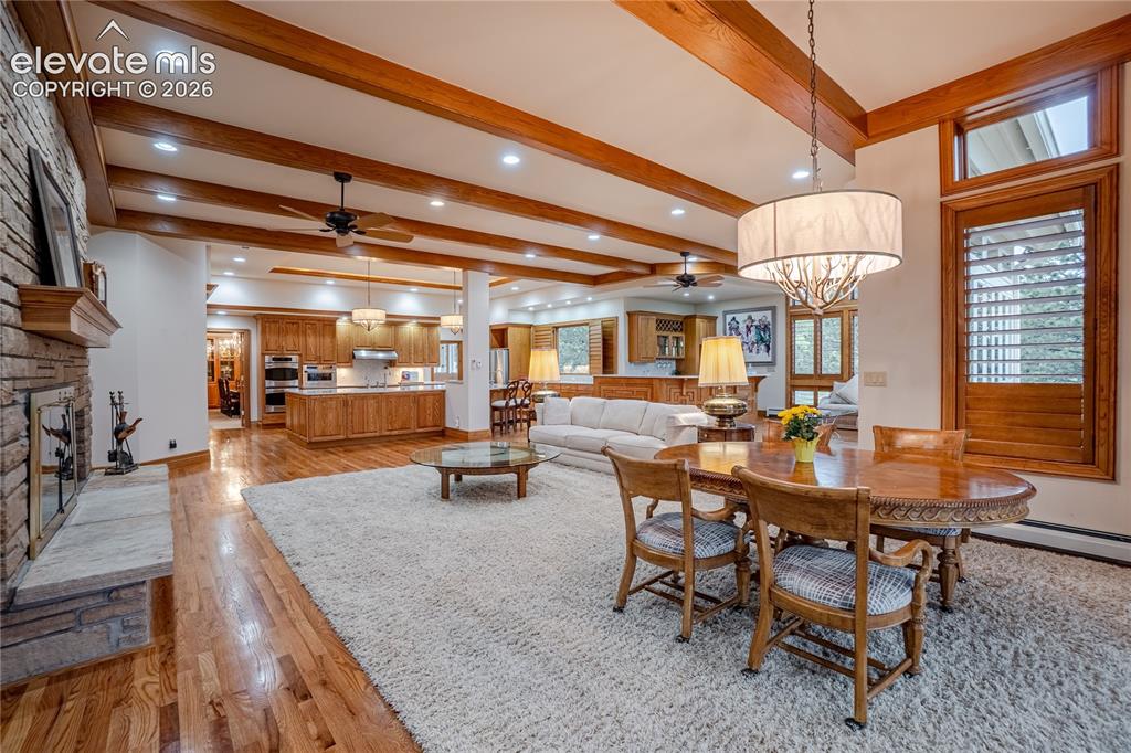 Image 16 of 28: Dining Area