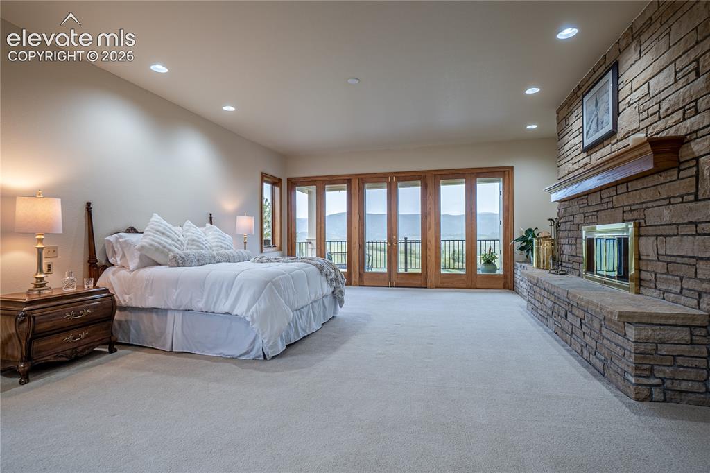 Image 18 of 28: Bedroom