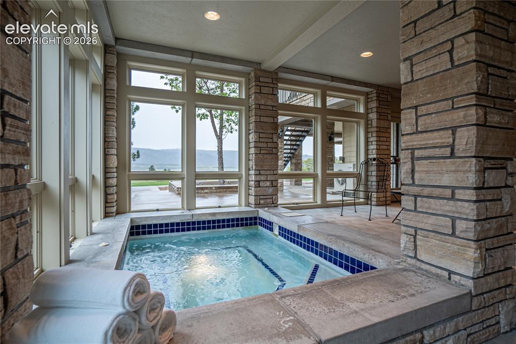 Image 21 of 28: Pool