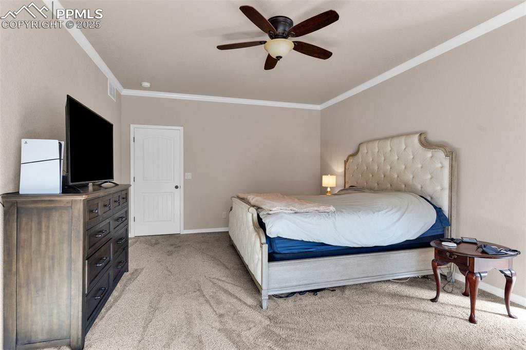 Image 12 of 39: Bedroom