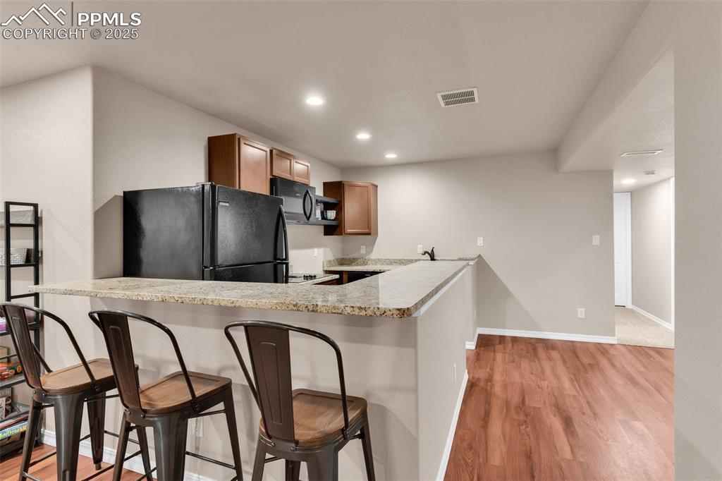 Image 22 of 39: Kitchen