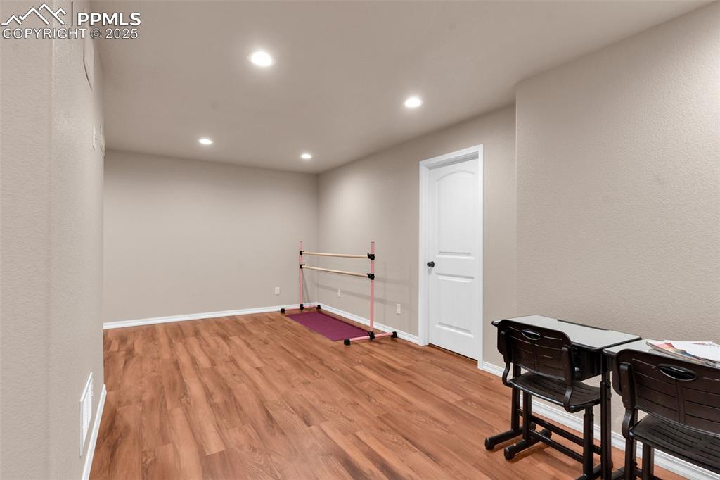 Image 24 of 39: Office