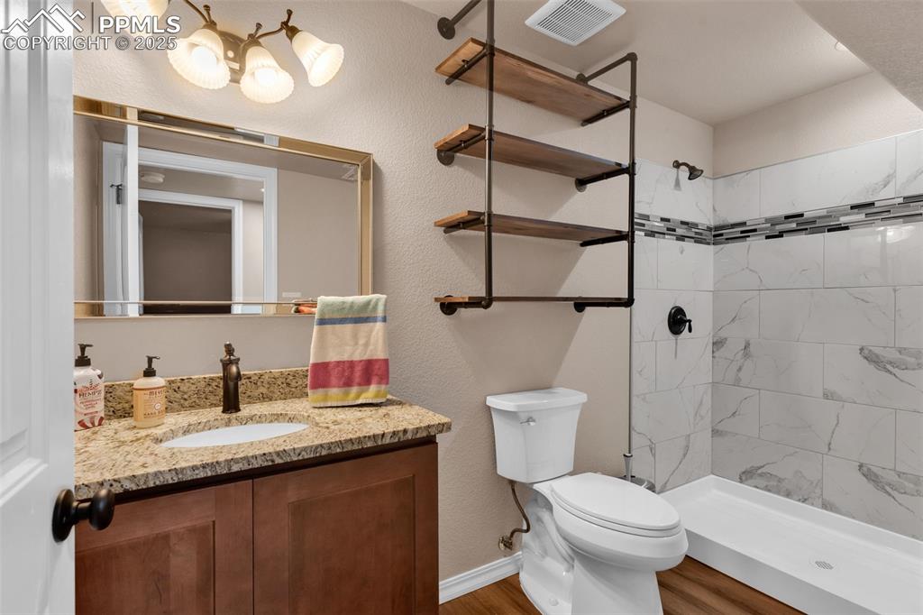 Image 27 of 39: Bathroom