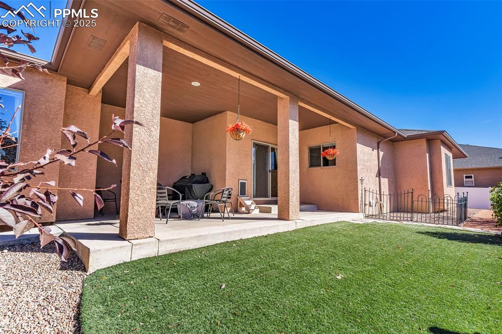 Image 29 of 39: Back of Structure