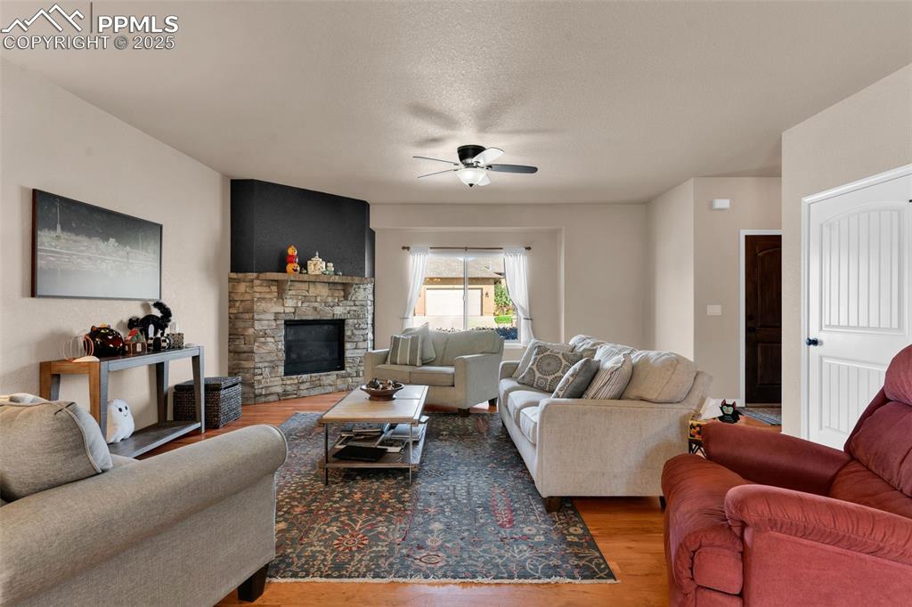 Image 3 of 39: Living Room