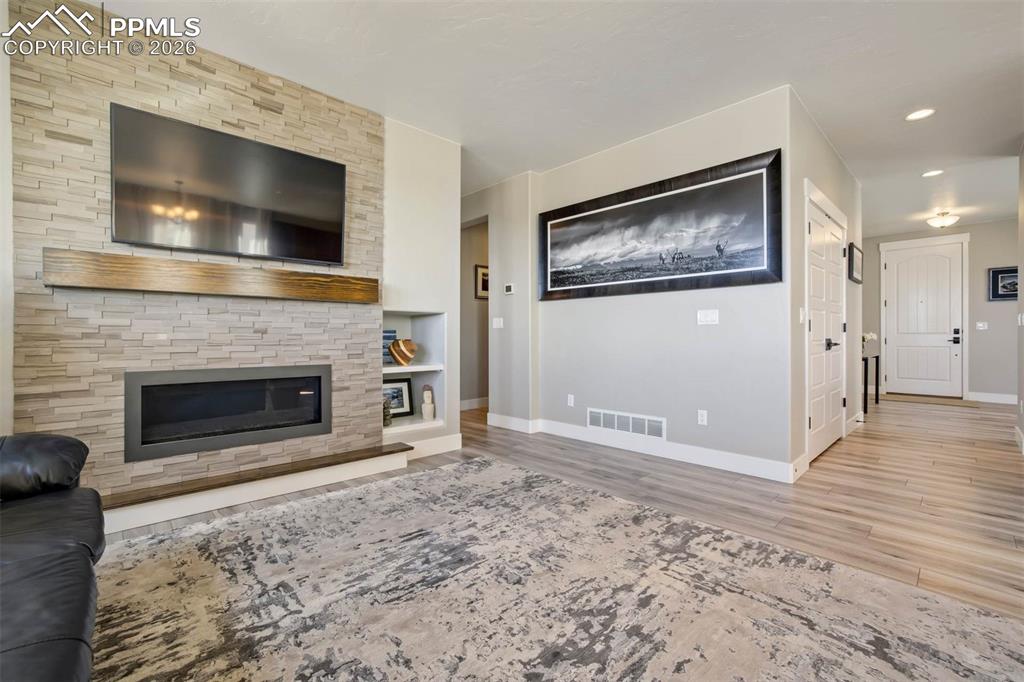 Image 12 of 50: Living Room