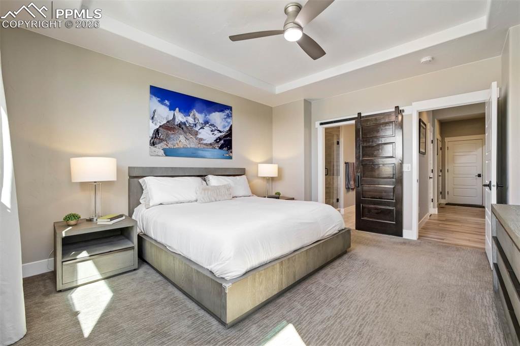 Image 14 of 50: Bedroom