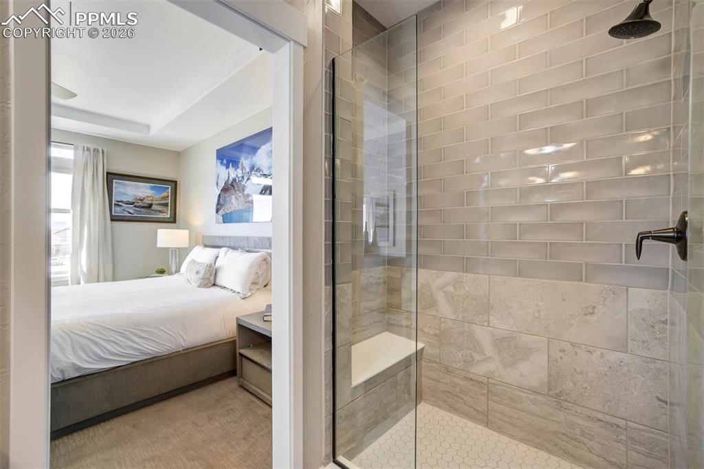 Image 20 of 50: Bathroom