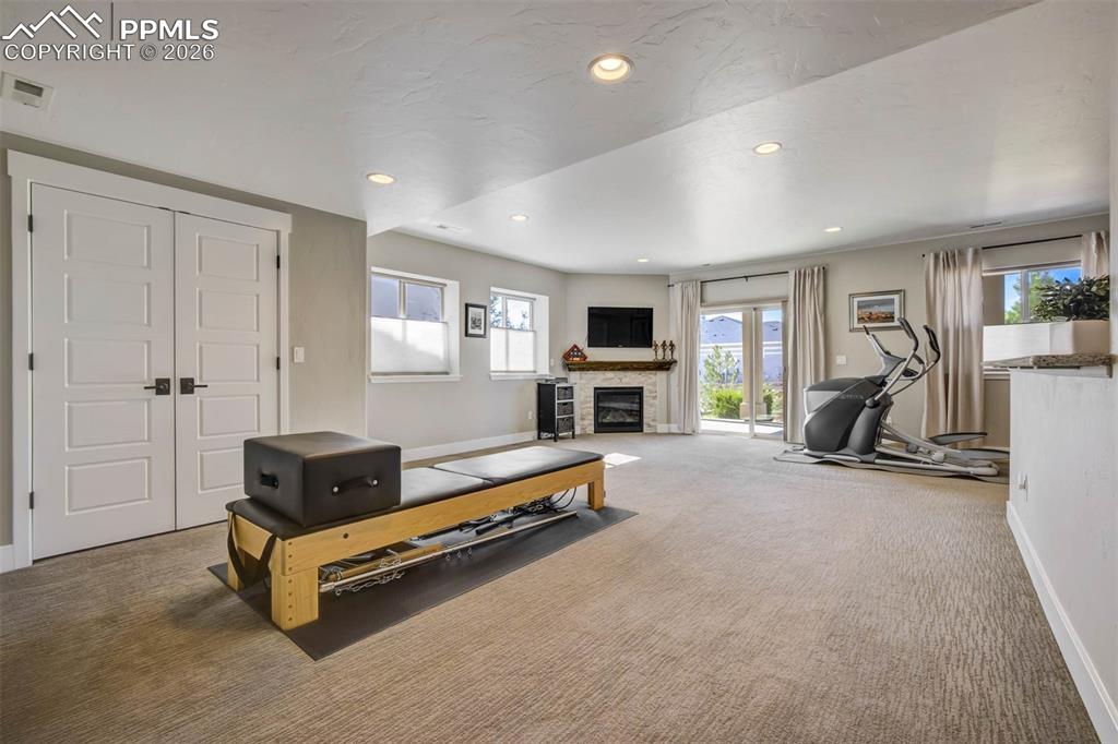 Image 28 of 50: Living Room