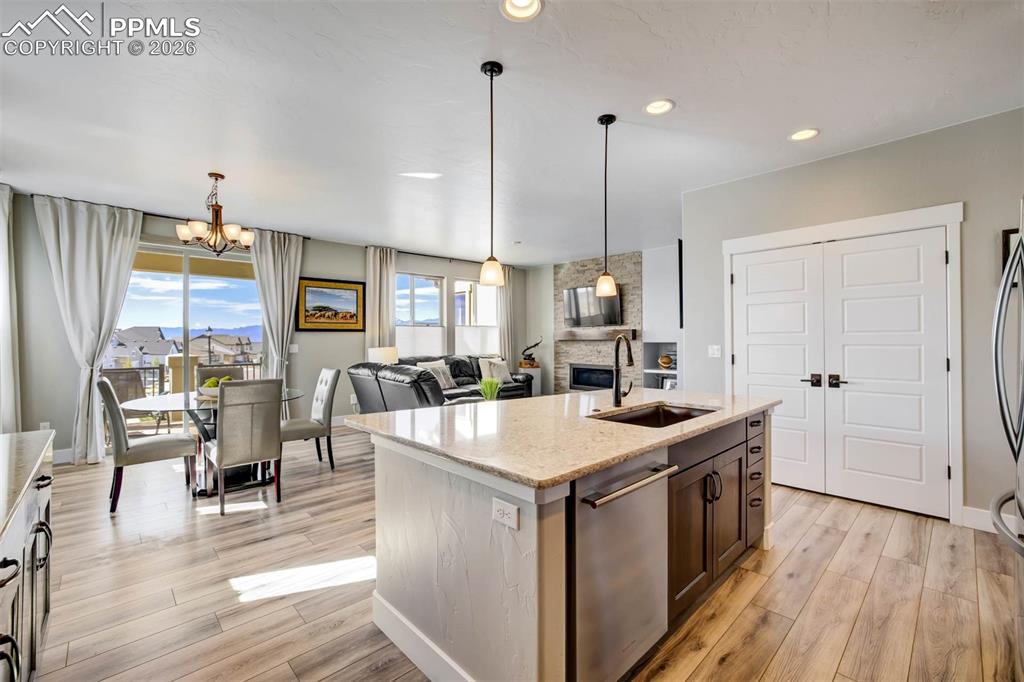 Image 3 of 50: Kitchen