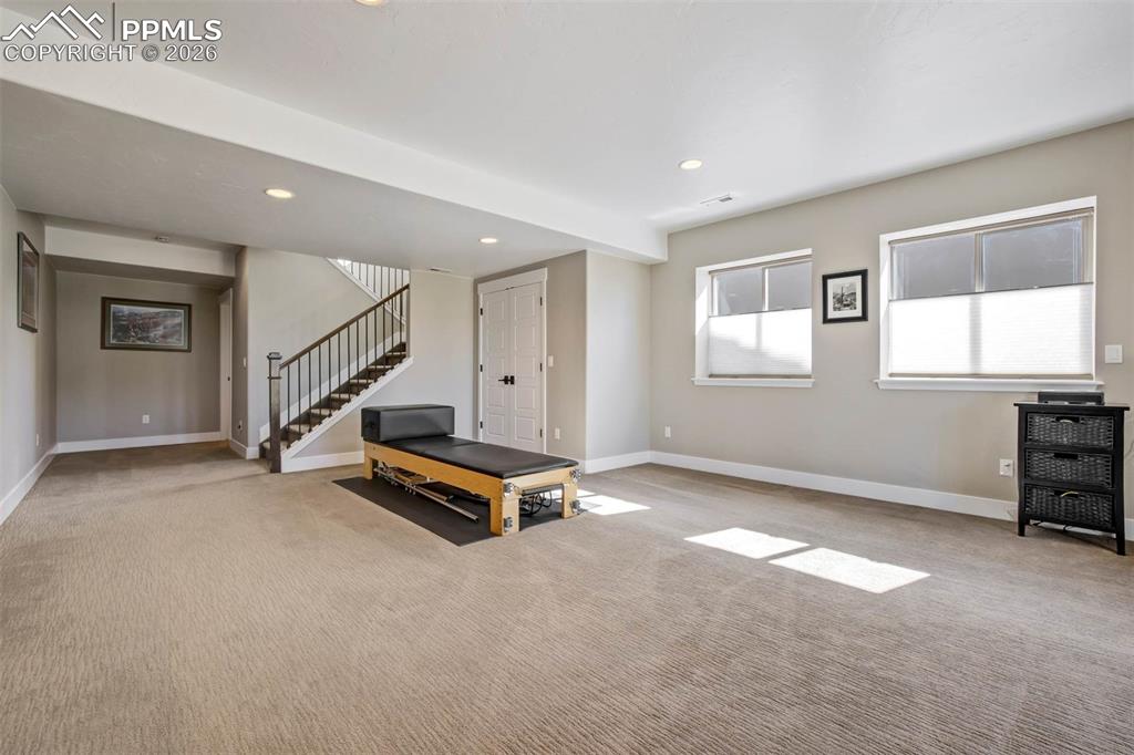 Image 31 of 50: Living Room