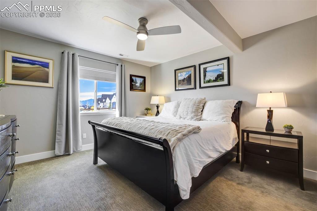 Image 35 of 50: Bedroom