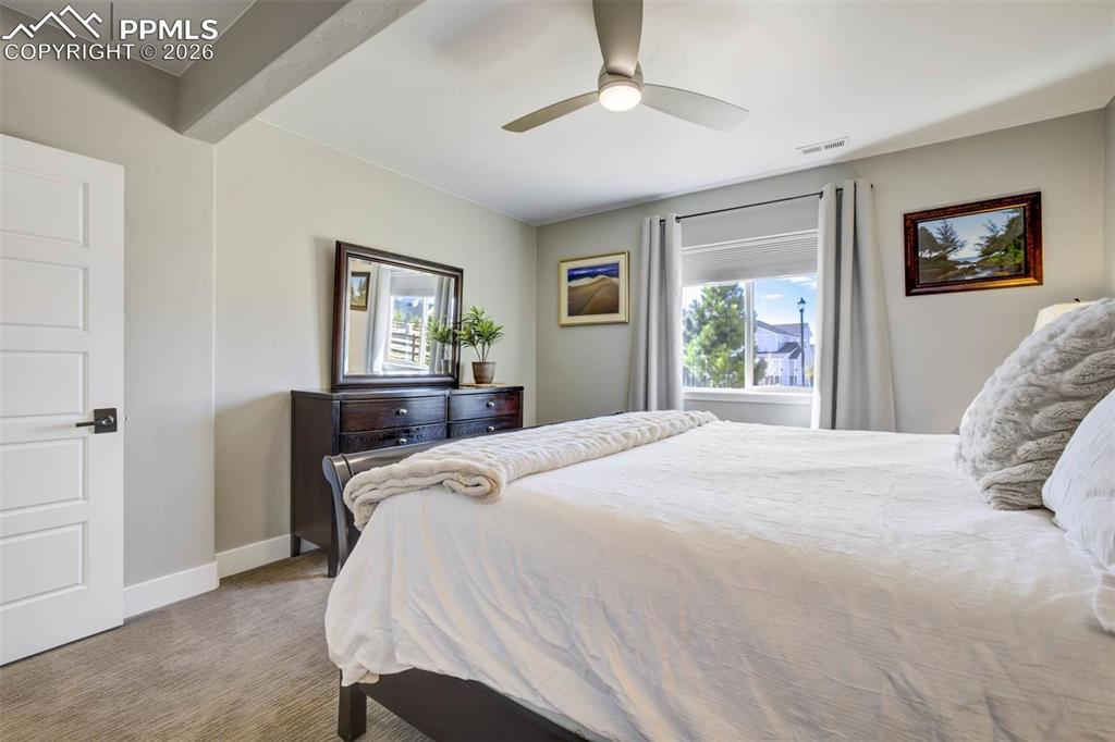 Image 36 of 50: Bedroom