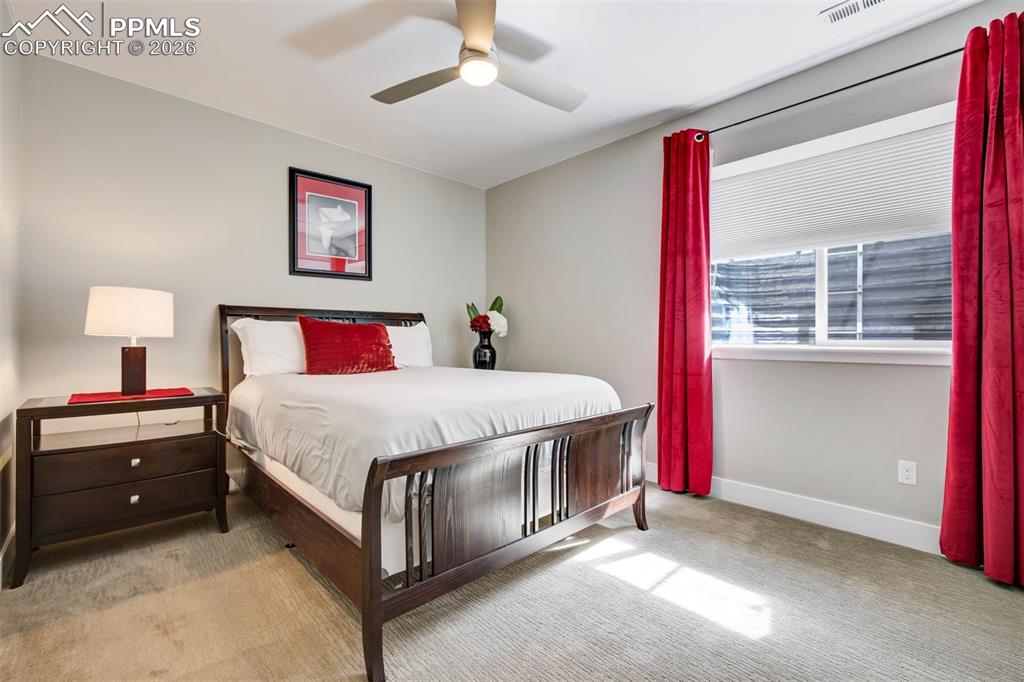 Image 40 of 50: Bedroom