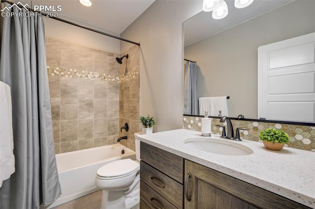 Image 43 of 50: Bathroom