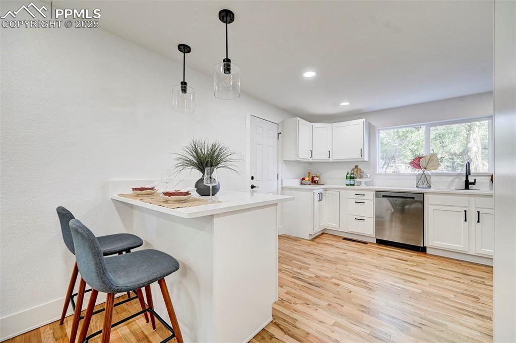 Image 11 of 41: Kitchen
