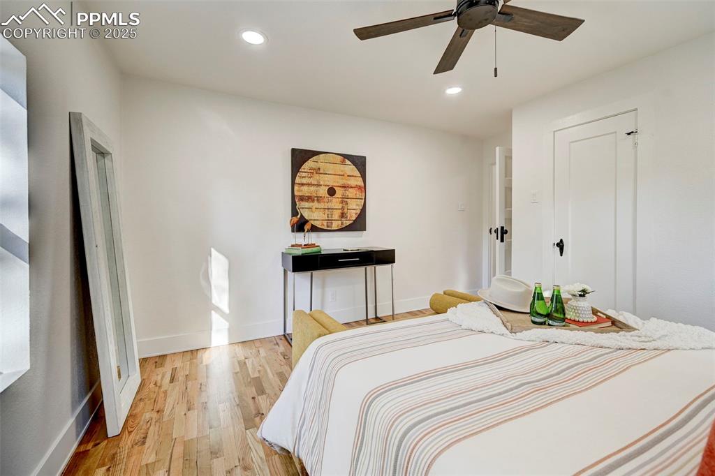 Image 18 of 41: Bedroom