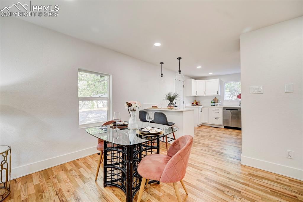 Image 9 of 41: Dining Area