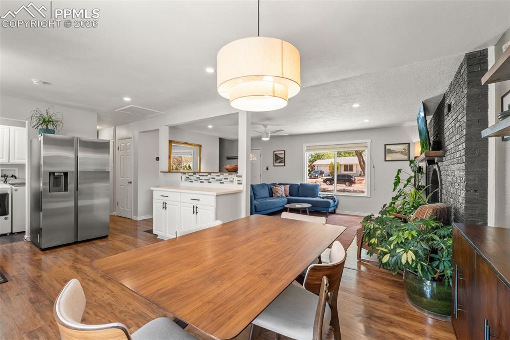 Image 11 of 34: Dining Area