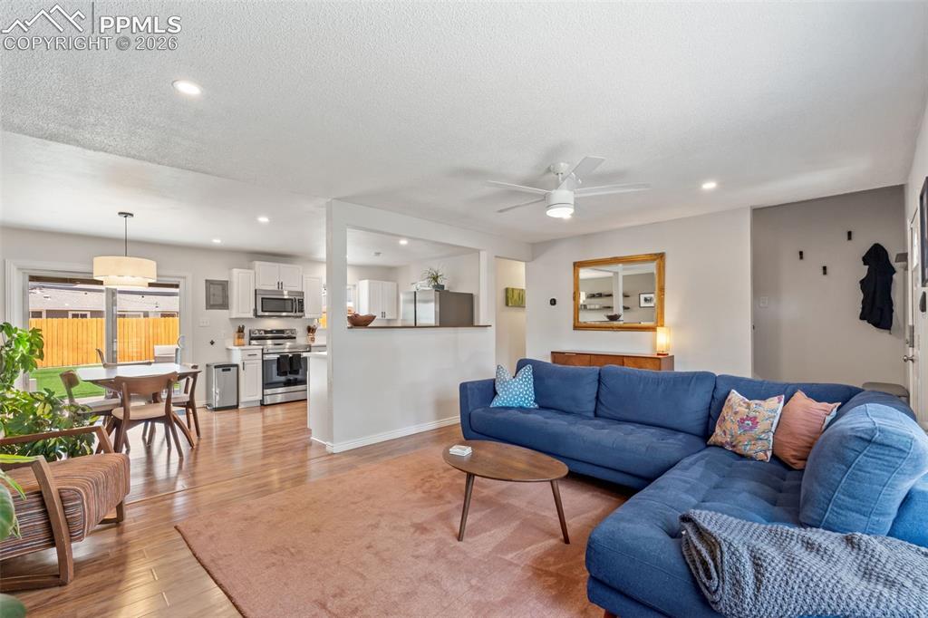 Image 8 of 34: Functional Open floorplan