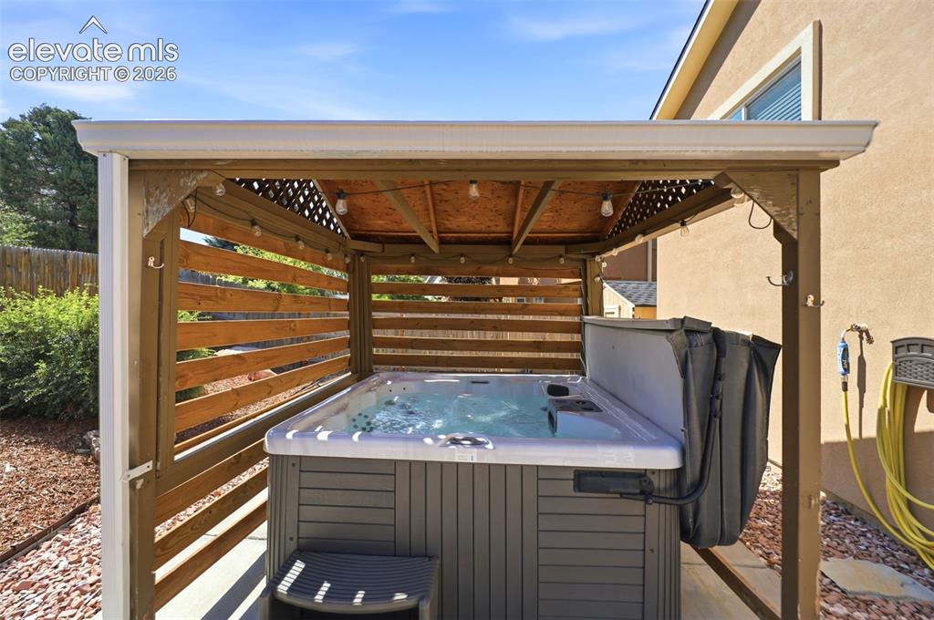 Image 31 of 37: Hot tub