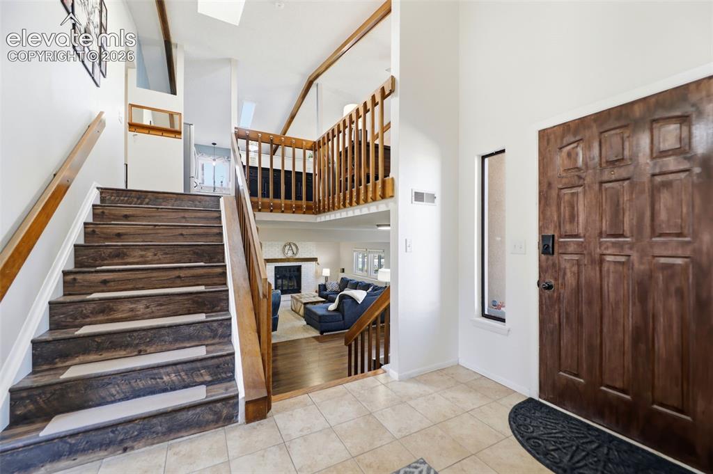 Image 6 of 37: Large entry