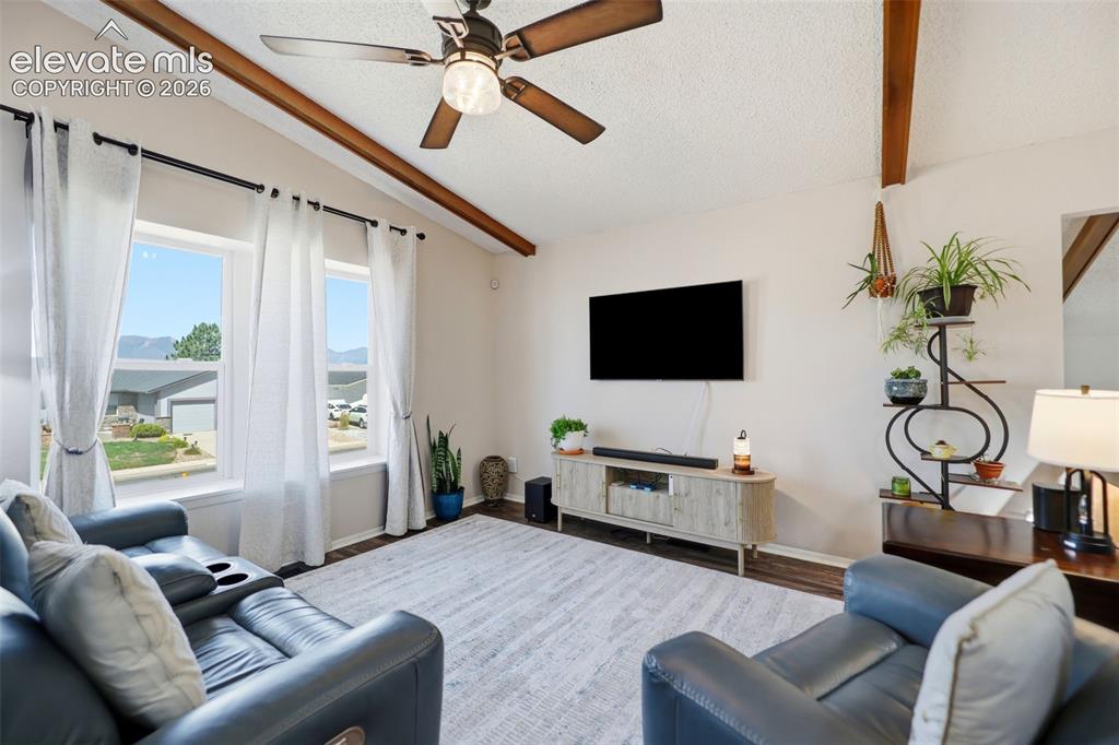 Image 9 of 37: Light and bright living area