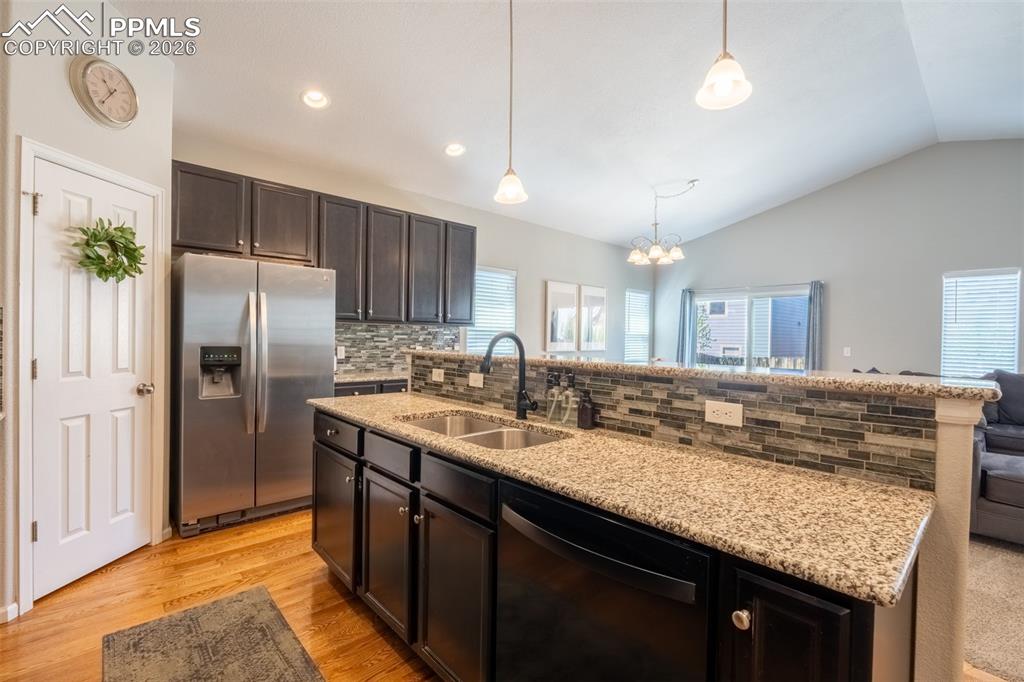 Image 7 of 39: Kitchen