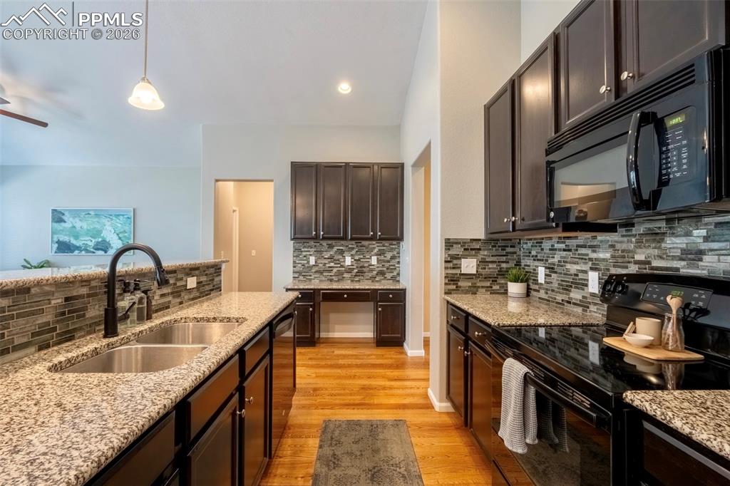 Image 8 of 39: Kitchen