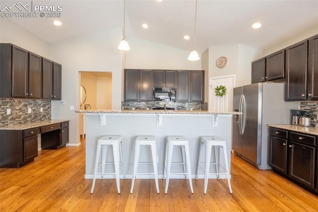 Image 9 of 39: Kitchen