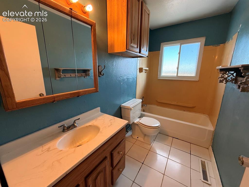 Image 14 of 31: Bathroom