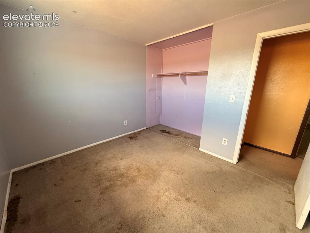 Image 16 of 31: Bedroom